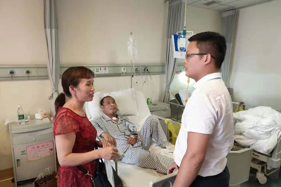 用愛(ài)心之手托舉生命不能承受之重