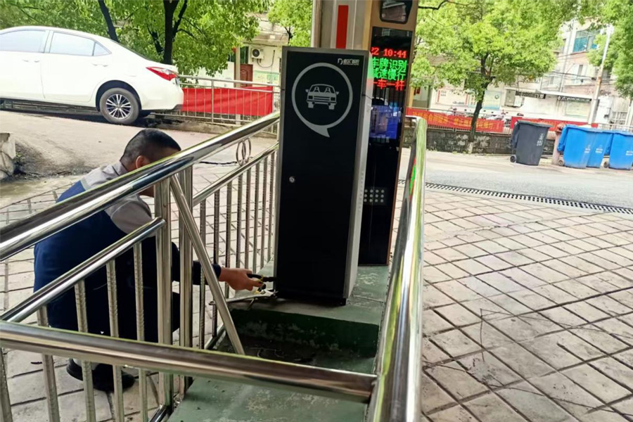 婁底分公司升級(jí)智能道閘系統(tǒng) 筑牢小區(qū)安全防線